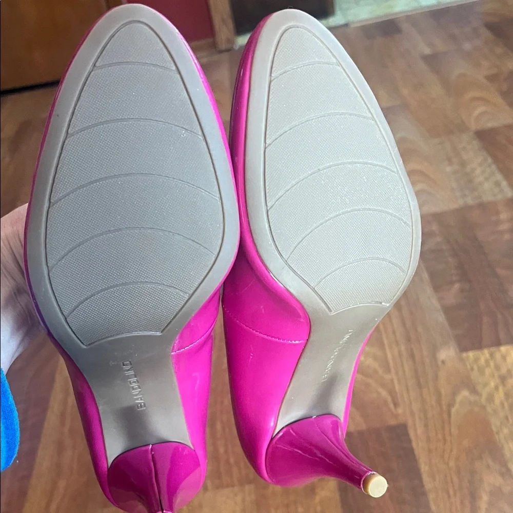 Like new Bandolino Fuchsia Heels - Picture 9 of 12